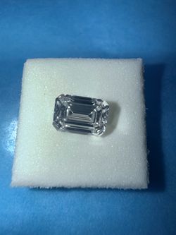 1 carat IGI Certified Emerald cut Diamond