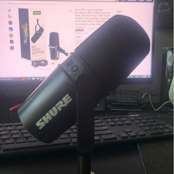 SHURE MV7 MICROPHONE 