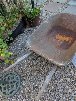 Single wheelbarrow