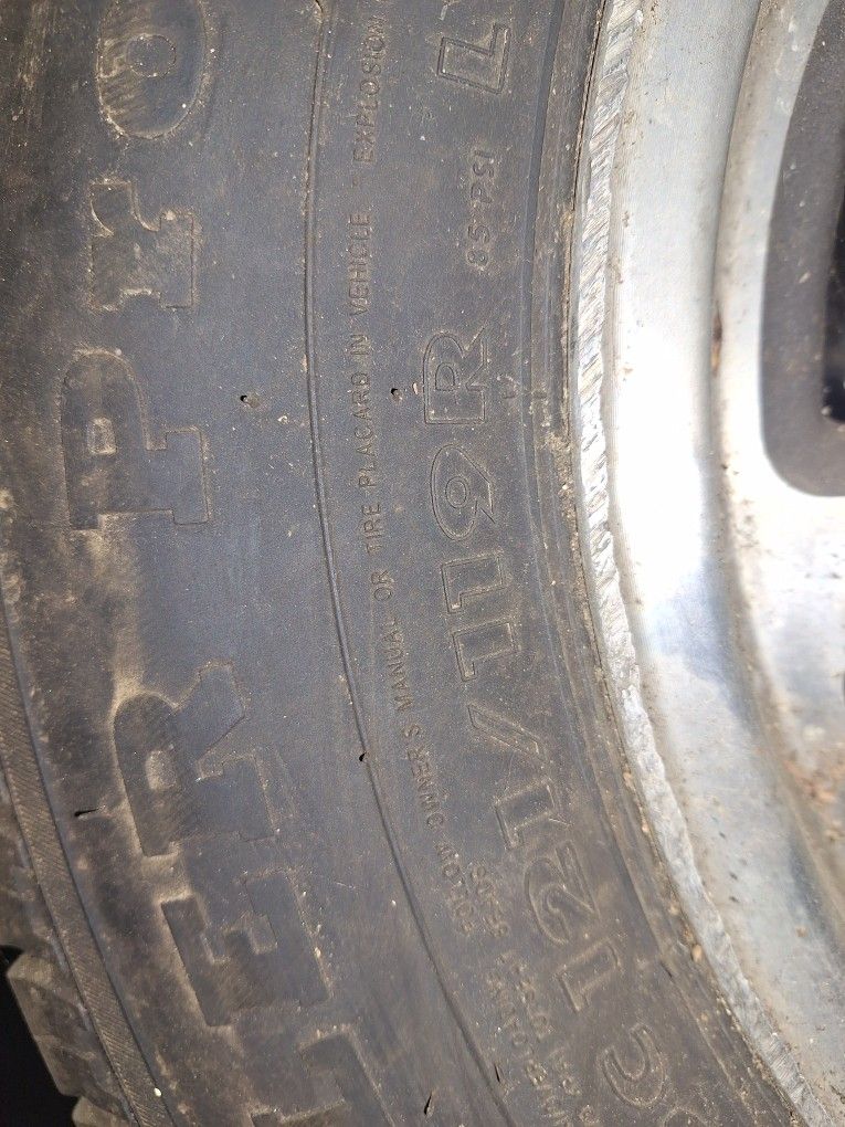 04 safari rims and tires