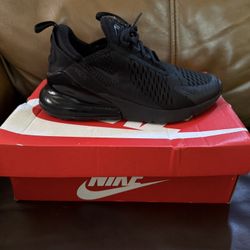 NIKE AIR MAX 270