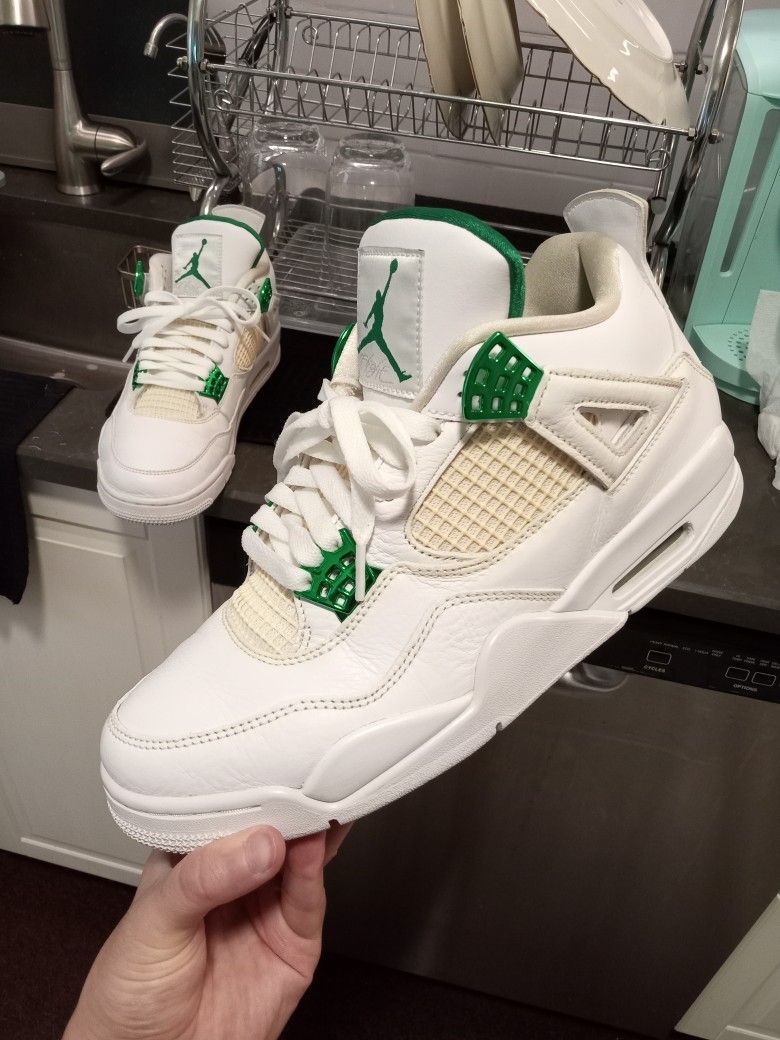 Green Metallic 4s Size 9.5 Flawless No Box 🎁