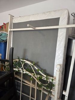 Twin Box/Foundation