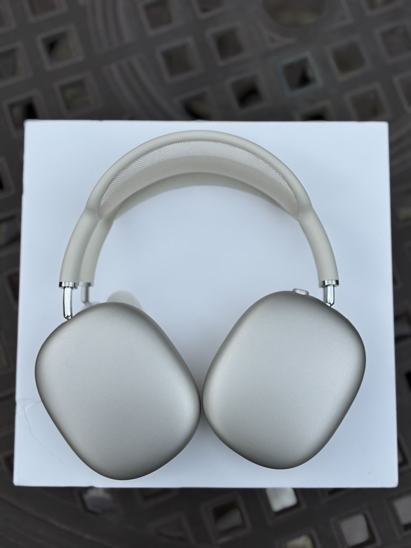 AirPods Max スターライト Amazon.com: Apple AirPods Max - Starlight (Renewed