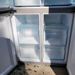 Refrigerator 