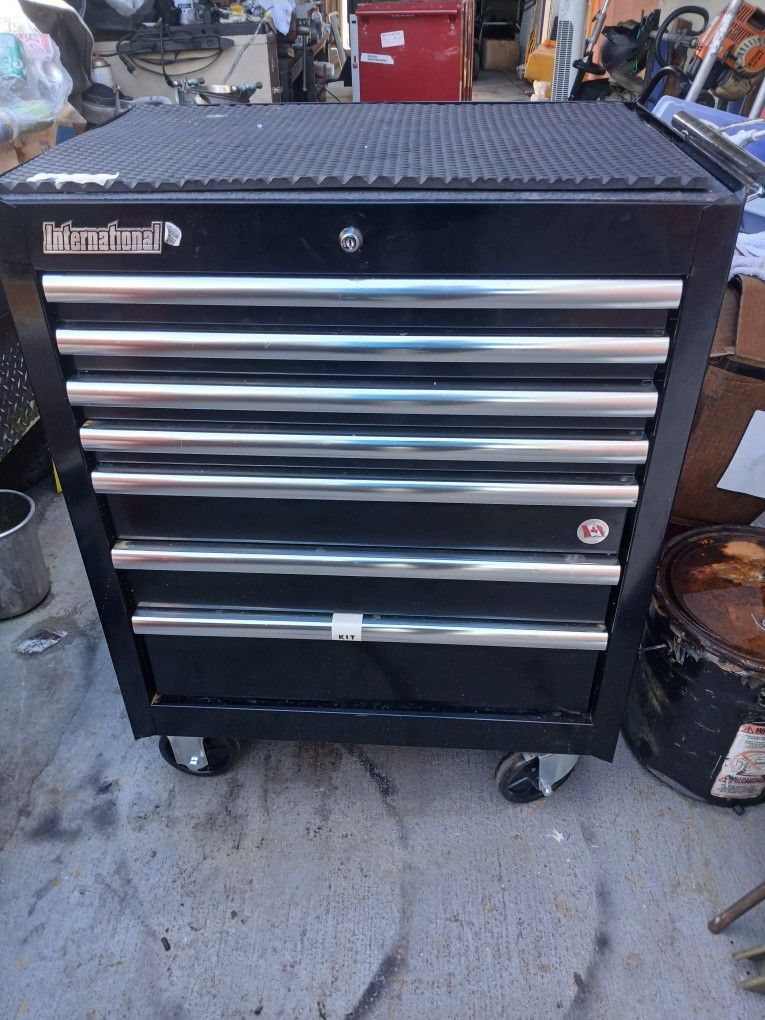 International 7 Drawers Tool Box.