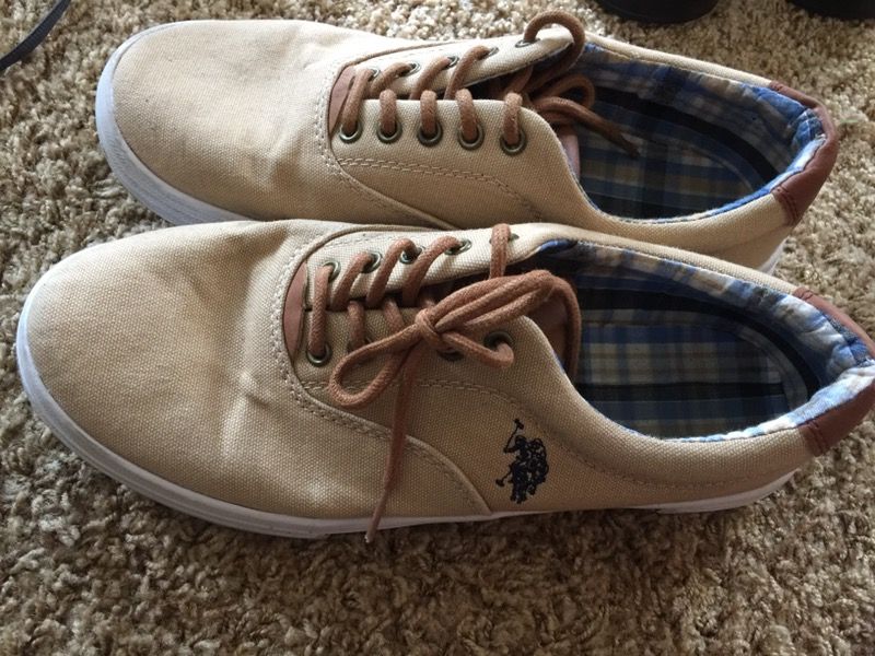 BOYS SIZE 7.5 POLO SHOES