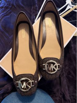 NIB. NEW MICHAEL KORS SLIPONS