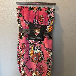 ED HARDY BLANKET NEW ED HARDY OVERSIZED THROW BLANKET PINK SKULLS BUTTERFLIES ROSES PLUSH NEW
