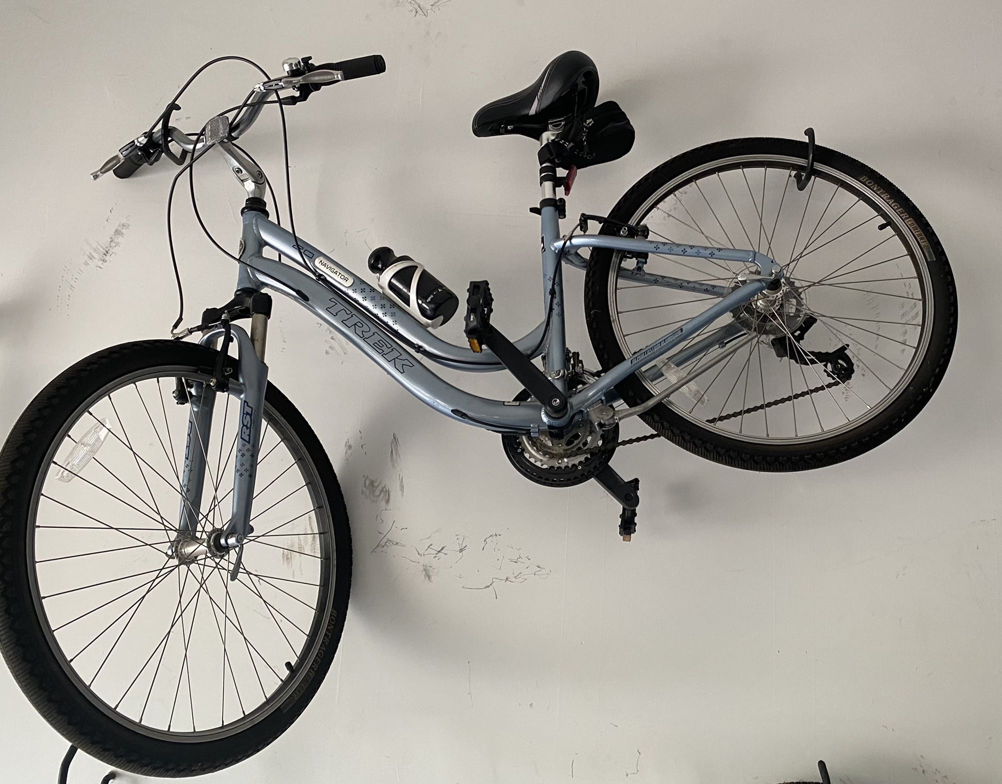 Trek Navigator Hybrid Bike