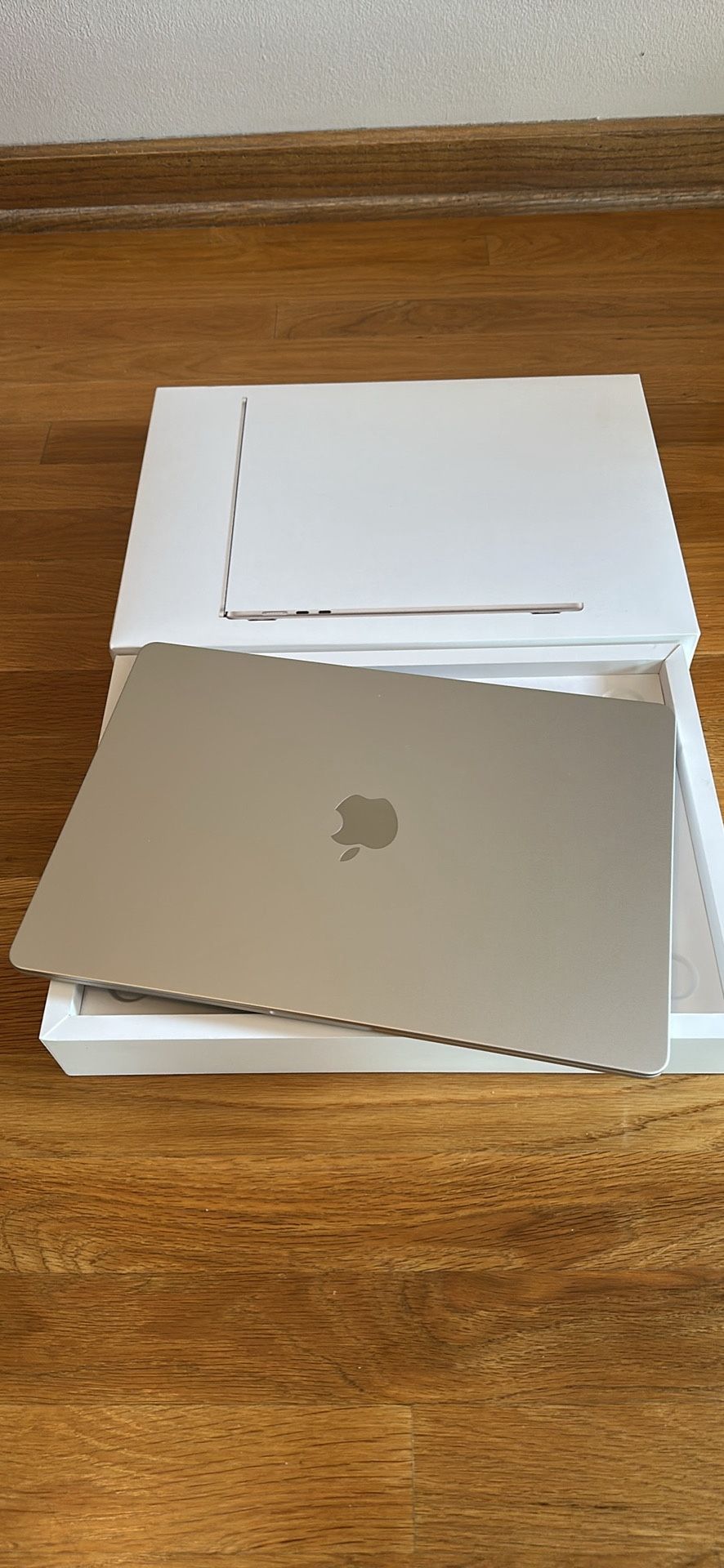 2023 MacBook Air M2 15” 256gb