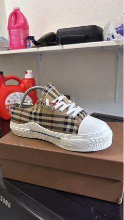 Burberry converse