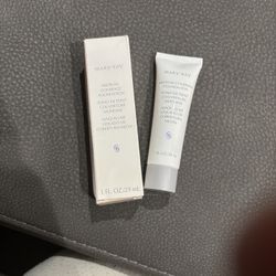 Mary Kay Medium-Coverage Foundation Bronze 607