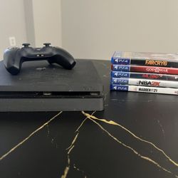 PlayStation 4 - Slim Console