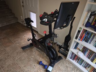 Peloton Bike  Model PLTN- RB1VO