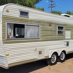 Vintage 1975 IDEAL TRAVEL TRAILER 