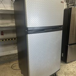 Gladiator Whirlpool, 21.0 cu. ft. Freezerator Convertible Freezer/Refrigerator Can be converted to be all freezer Can deliver Retail price $1500