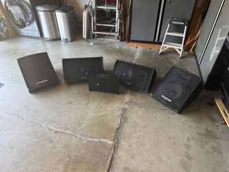 Power amp and 4 speaker stage monitoring set up