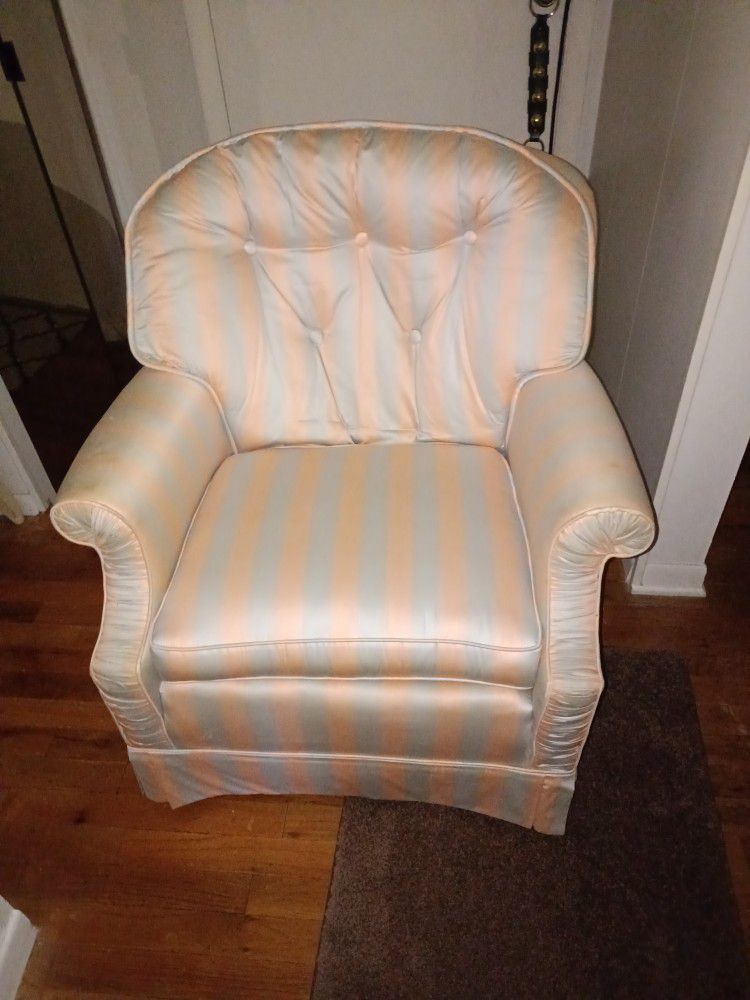 Satin Very Clean Comfy Plush Chair