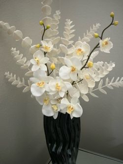 NEW, LARGE DESIGNER FLORAL ARRANGEMENT, BLACK VASE WITH ORCHIDS, EXCELLENT QUALITY, BUY $22.00