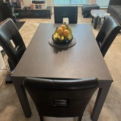Gray Dining Tables   With 4 Black Chairs 