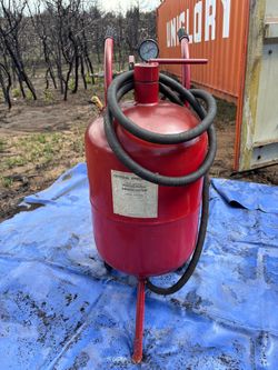Central Pneumatic 40 lb. Pressurized Abrasive Blaster