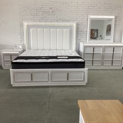 Chalanna King Upholstered Storage Bed Set 