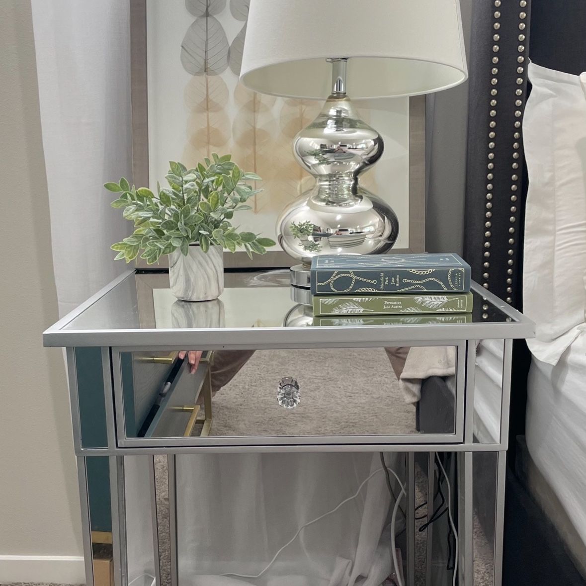 ( 2 ) Mirrored Nightstands 