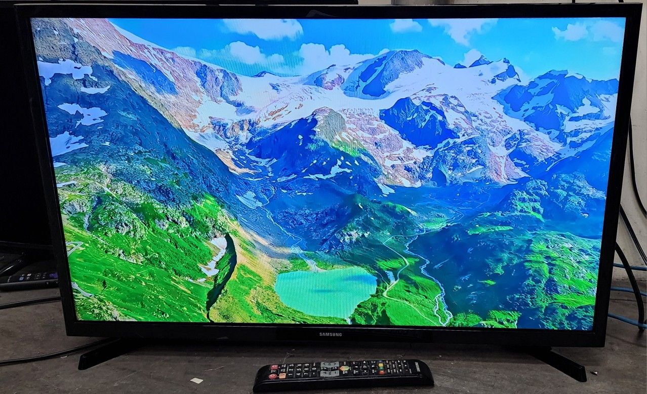 32" 720p LED Smart TV Model 2023