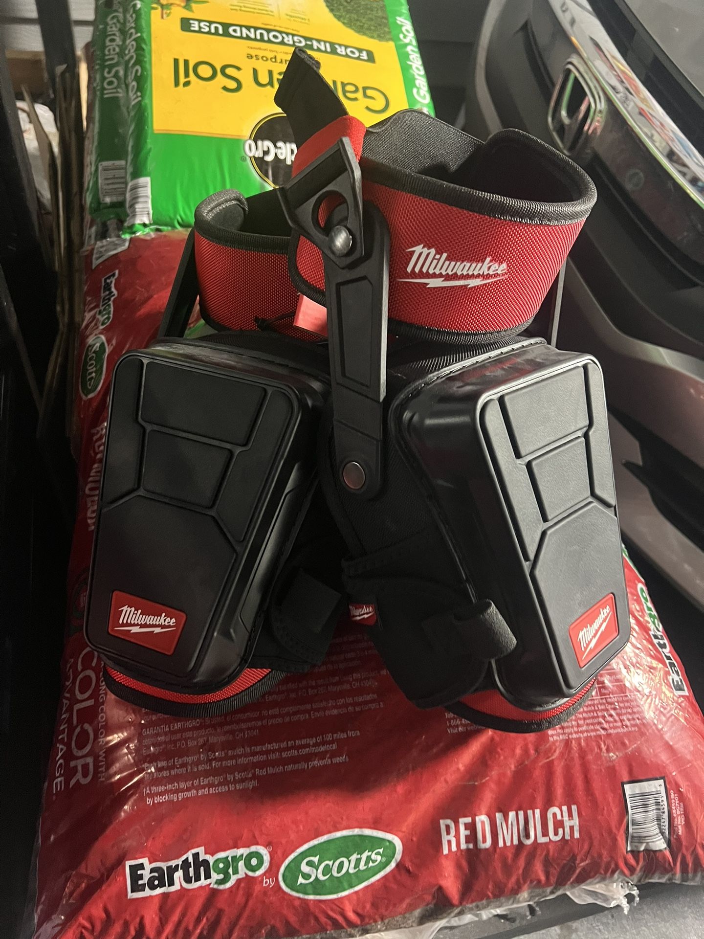 Milwaukee Knee Pads BRAND NEW !