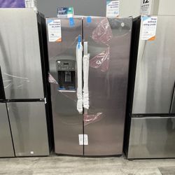 GE - Side By Side Refrigerator In Stainless Steel 