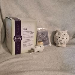 Scentsy Taro Plug-In Warmer with Extras