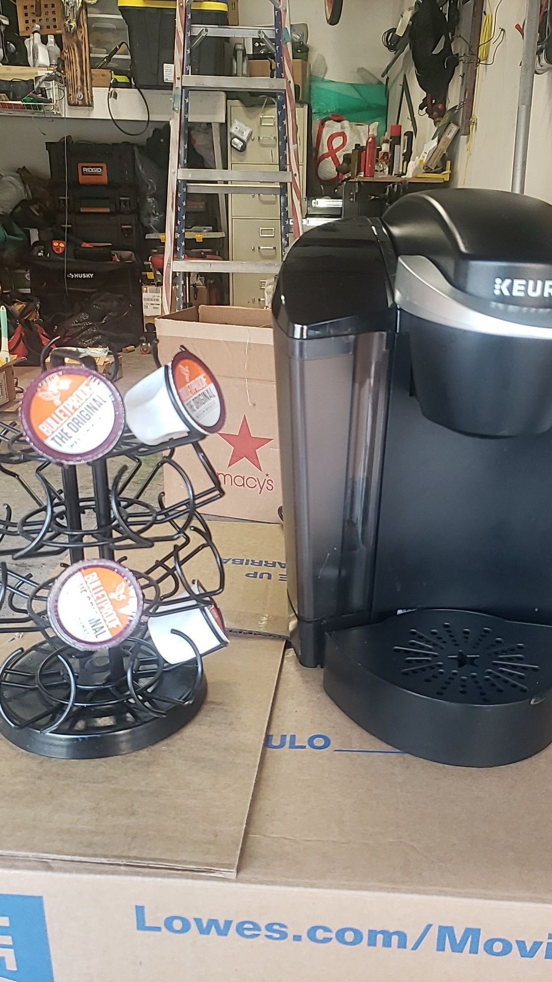 KEURIG single coffee brewer + pod stand