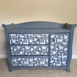 Kids/nursery dresser