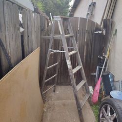 6 Ft Wooden Ladder 
