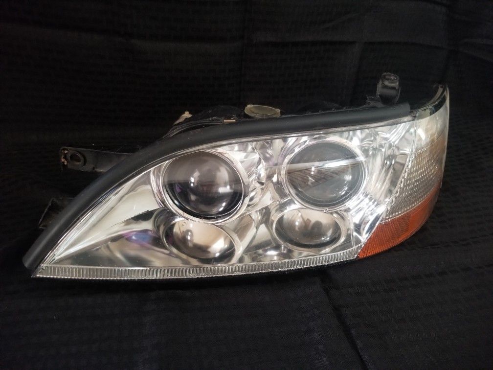 1996 lexus es300 left and right headlights assembly