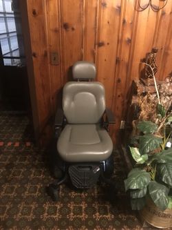 Electric wheelchair