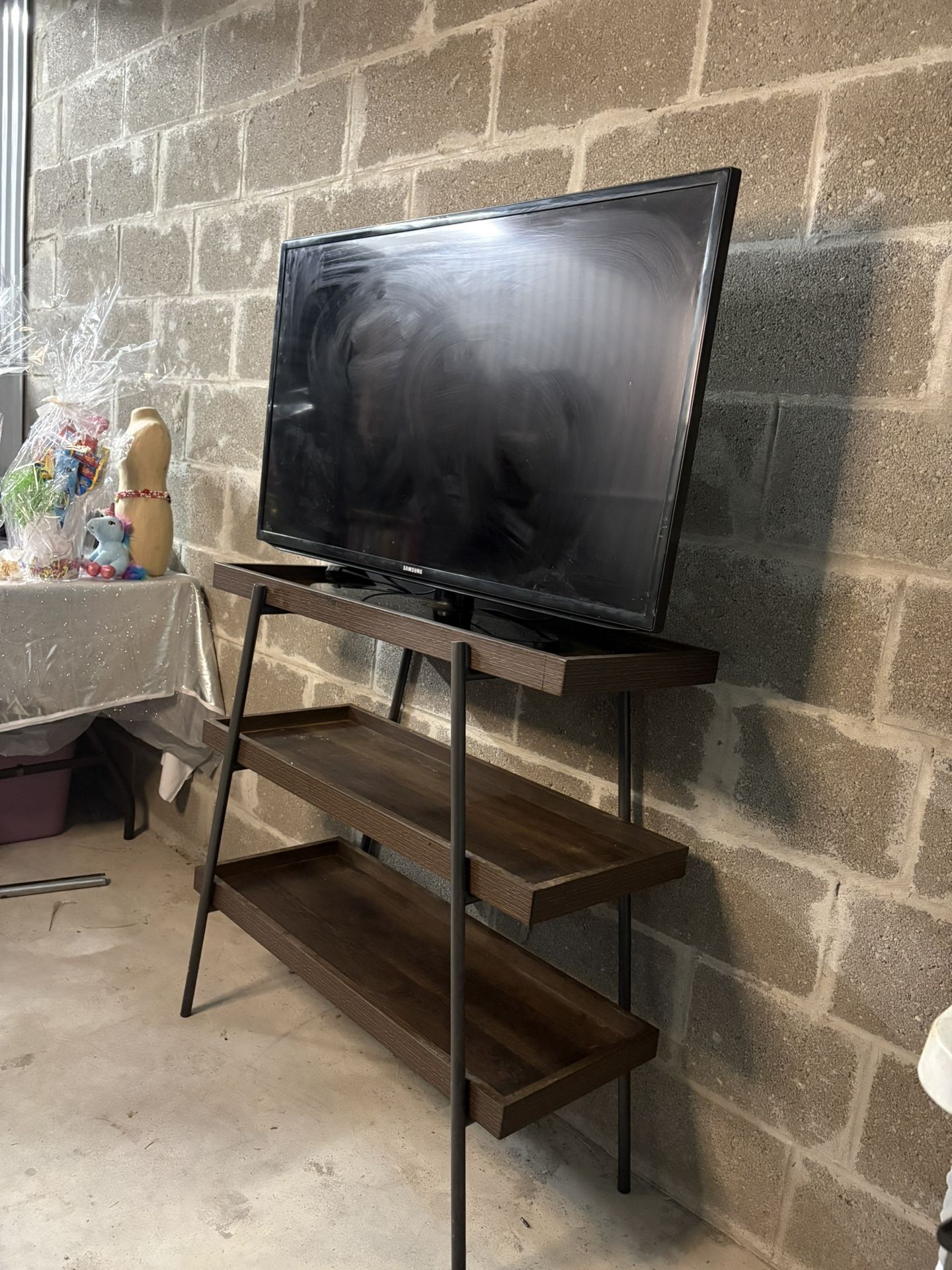 Samsung Smart Tv With Stand