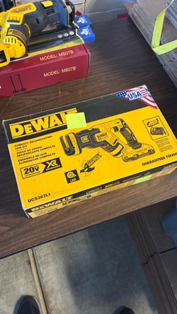 DEWALT Compact Saw Kit