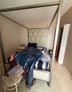 Free queen canopy bed with mattress