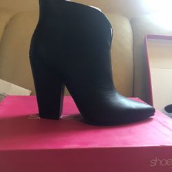 Shoedazzle Booties, Zayda, Black, 5.5