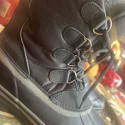 Men’s Size 8 Waterproof/ Thinsulate Lined Boots 