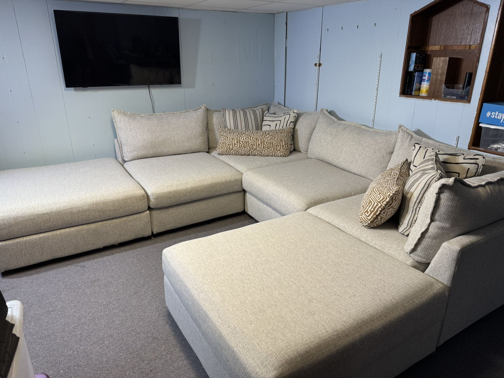 6 Piece Modular Sectional with Decor Pillows Included