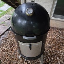 22" Weber Smokey Mountain – Charcoal Smoker + FREE Grill