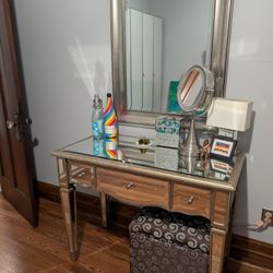 Mirrored Vanity (Wall Mirror Is Not Included)