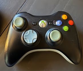 Microsoft Xbox 360 Wireless Controller in black