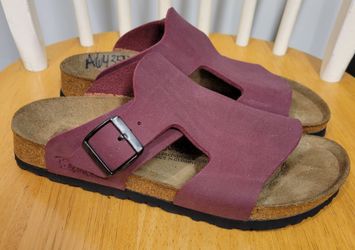 Birkis by Birkenstock Burgundy women's sandals size 8 / Excellent