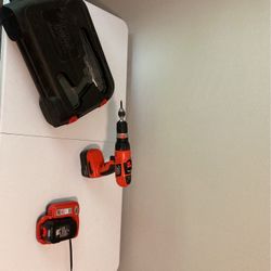 14.4Volt Drill Black and Decker With 2 Batteries Charger And Case