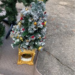 Thomas Kincaid Christmas Tree And Snow Globe 