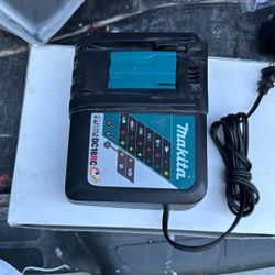 Makita DC18RC  18 V Charger 